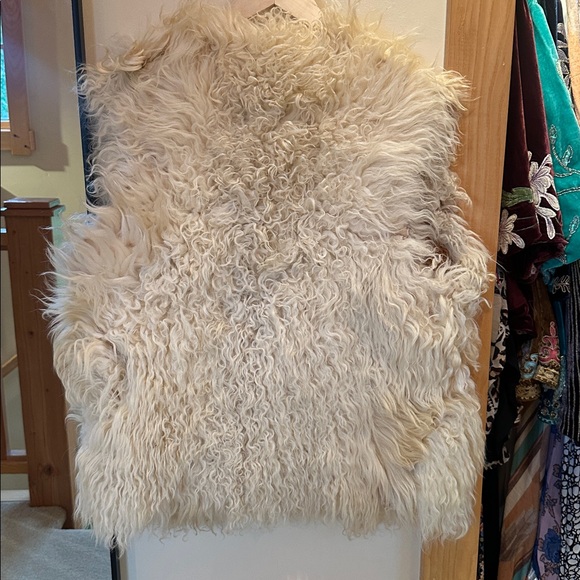 Vintage Sherpa Embroidered Vest - Picture 7 of 8